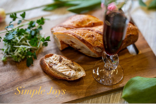 赤ワインとバゲット🥖🍷 Simple Joys: Red Wine & Baguette