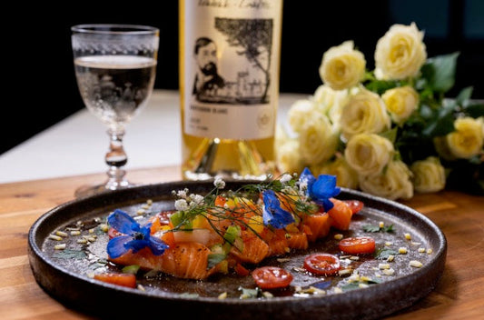 サーモンのカルパッチョと白ワイン🐟🥂 Salmon Carpaccio & White Wine