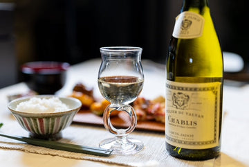 春の食卓にシャブリを🌿  A quiet glass for everyday meals.