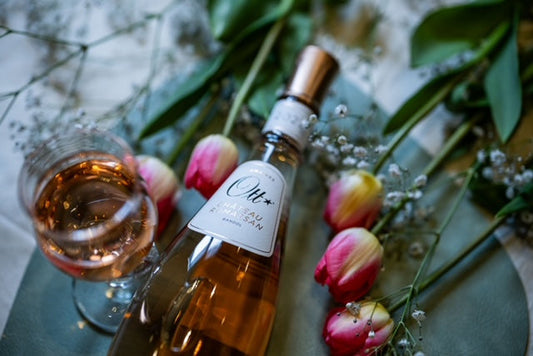 春のテーブルを彩るロゼ🌸 Spring finds the table in shades of rosé.