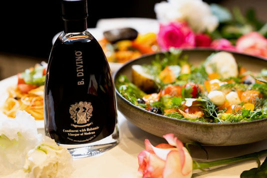 春の気配を食卓へ 🍷🌿 A touch of spring for your table.